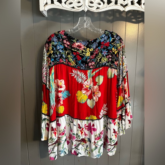 John Mark Boho style bell sleeve top flowy / vibrant patterns floral - Picture 3 of 3